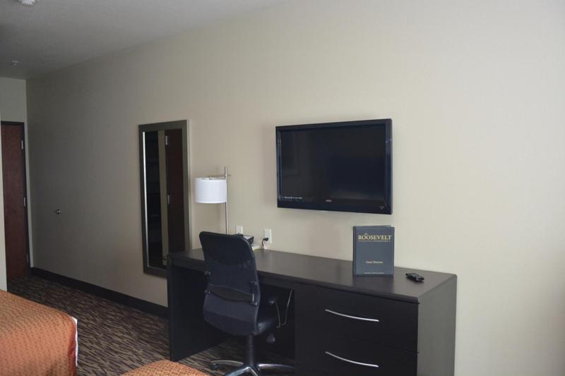 Roosevelt Inn & Suites Watford City Экстерьер фото