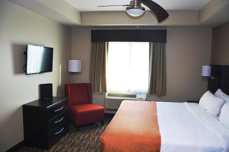 Roosevelt Inn & Suites Watford City Экстерьер фото