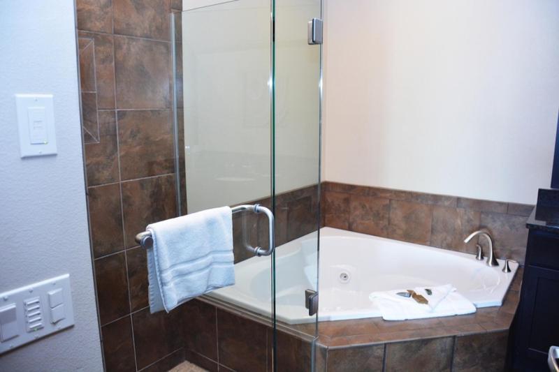 Roosevelt Inn & Suites Watford City Экстерьер фото