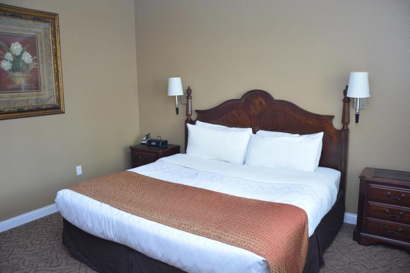 Roosevelt Inn & Suites Watford City Экстерьер фото