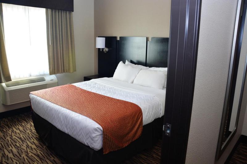 Roosevelt Inn & Suites Watford City Экстерьер фото