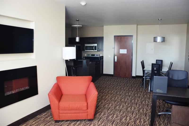 Roosevelt Inn & Suites Watford City Экстерьер фото