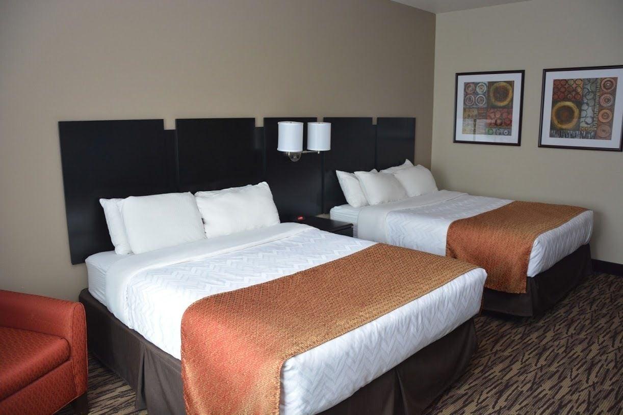 Roosevelt Inn & Suites Watford City Экстерьер фото