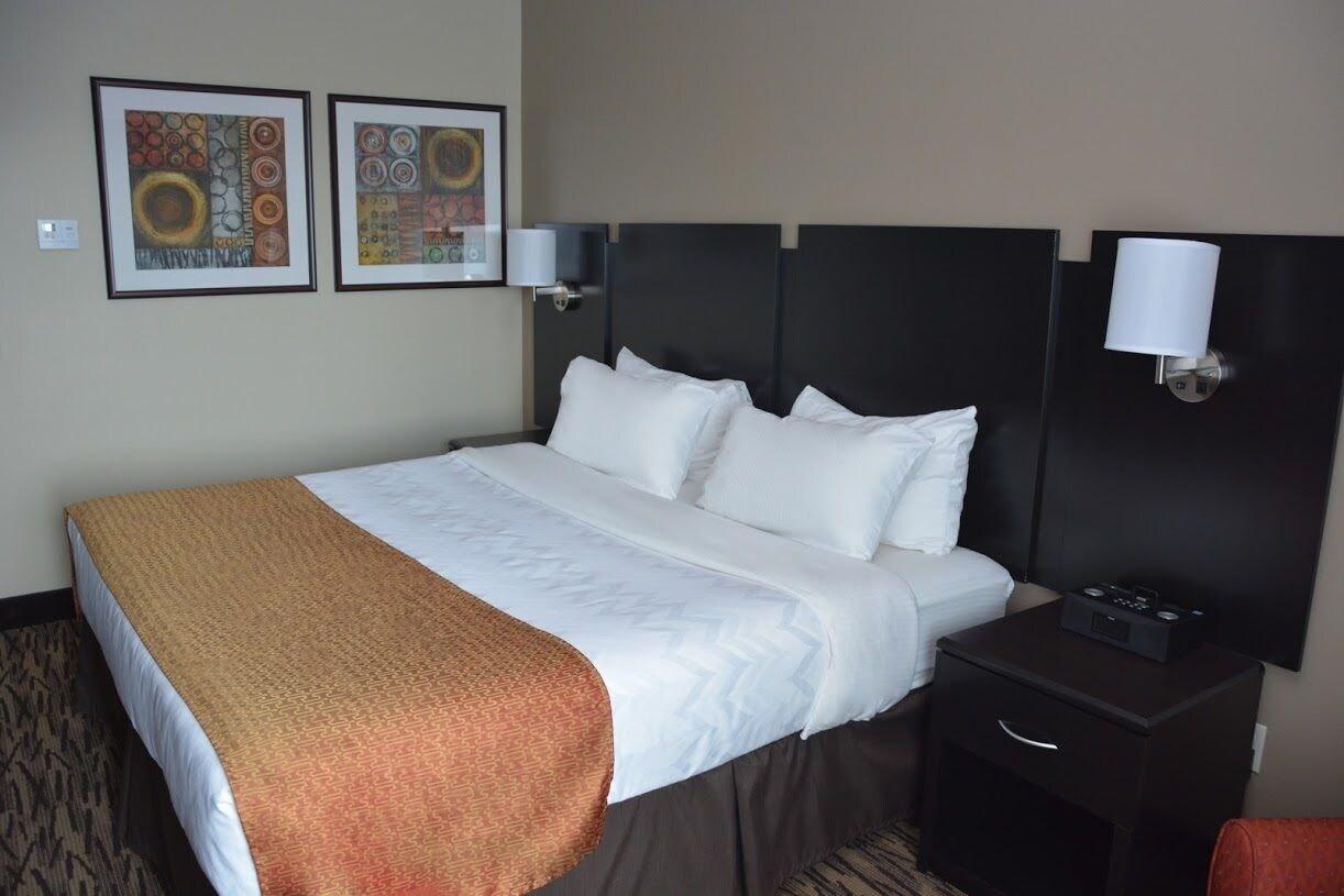 Roosevelt Inn & Suites Watford City Экстерьер фото