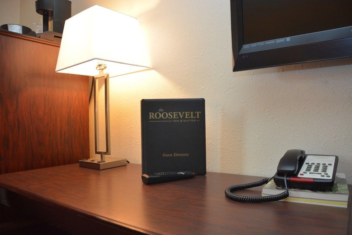 Roosevelt Inn & Suites Watford City Экстерьер фото